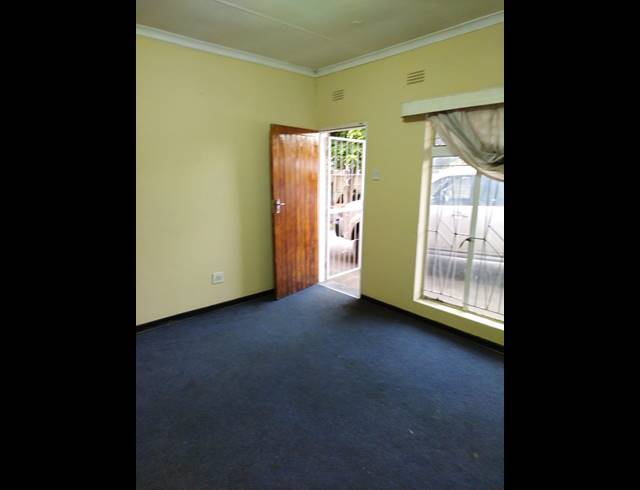 2 BEDROOM APARTMENT FOR SALE IN RUSTENBURG CENTRAL